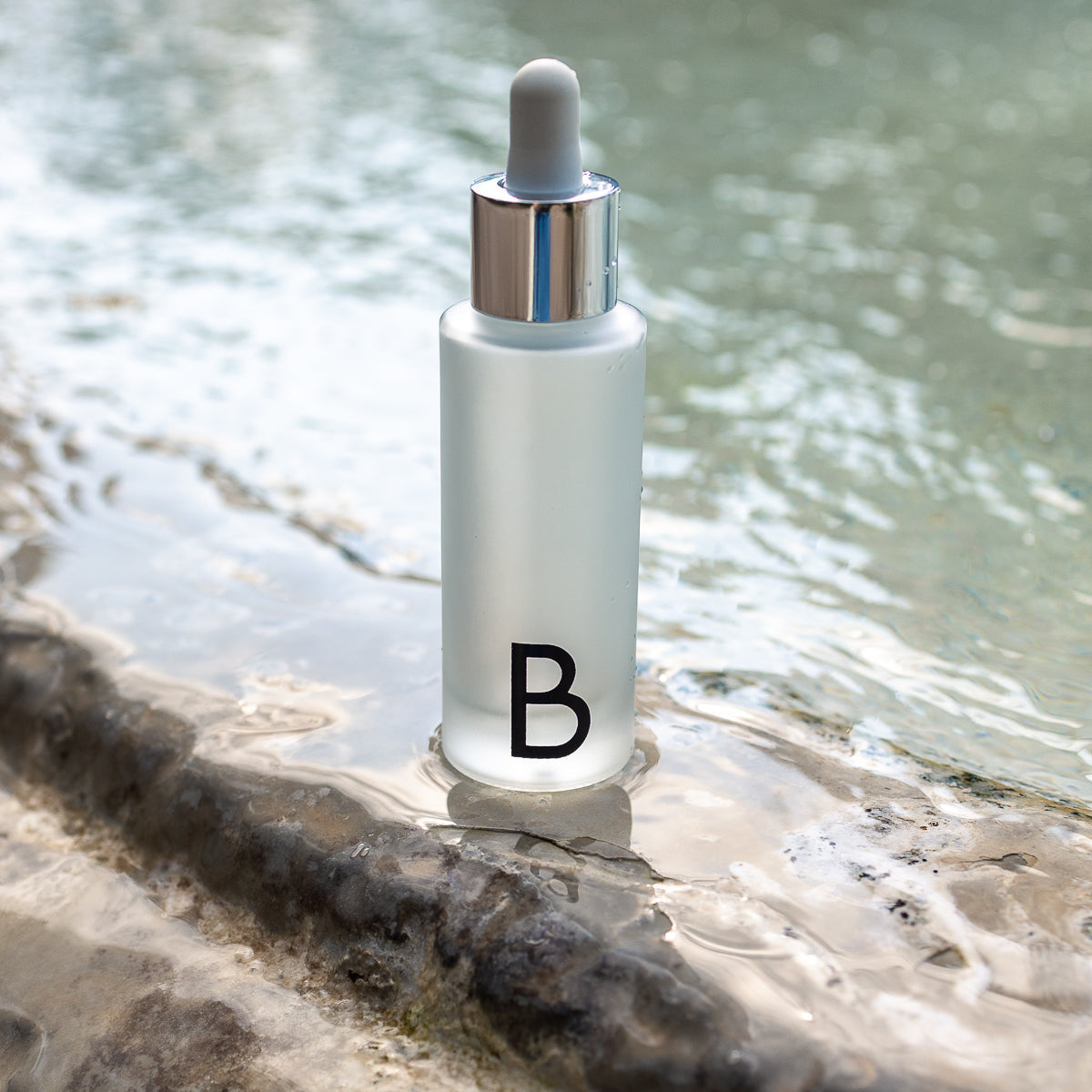 Illumina siero viso levigante con siero da latte di bufala